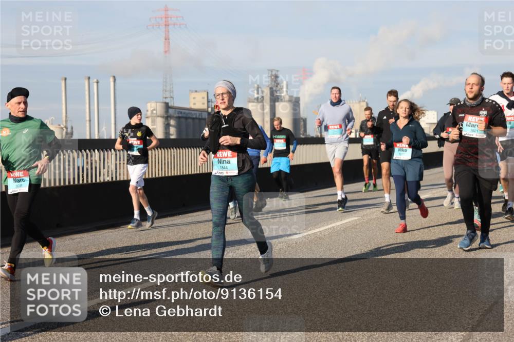 03.10.2025 - Köhlbrandbrückenlauf Lena Gebhardt http://msf.ph/oto/9136154 03.10.2025 09:54:04 Position 2 3238, 1844, 1322, 1921 meine-sportfotos.de