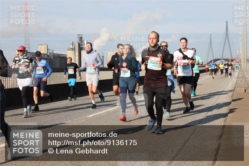 03.10.2025 - Köhlbrandbrückenlauf Lena Gebhardt http://msf.ph/oto/9136175 03.10.2025 09:54:05 Position 2 1327, 1921, 1151 meine-sportfotos.de