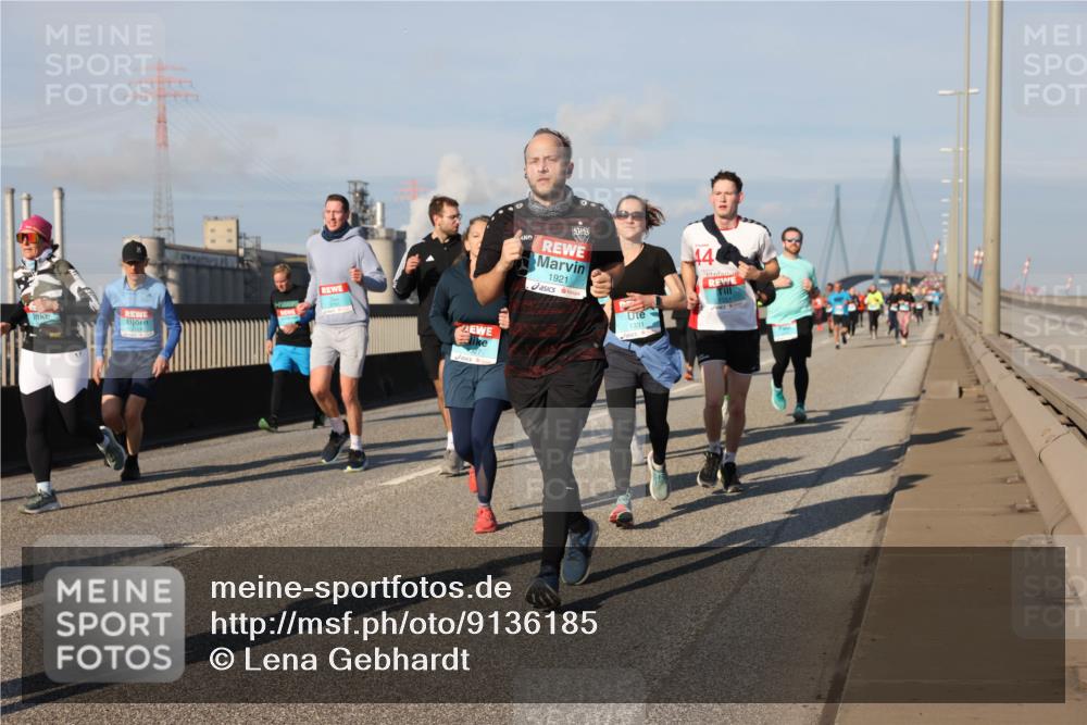 03.10.2025 - Köhlbrandbrückenlauf Lena Gebhardt http://msf.ph/oto/9136185 03.10.2025 09:54:05 Position 2 18, 44, 1921, 1331 meine-sportfotos.de