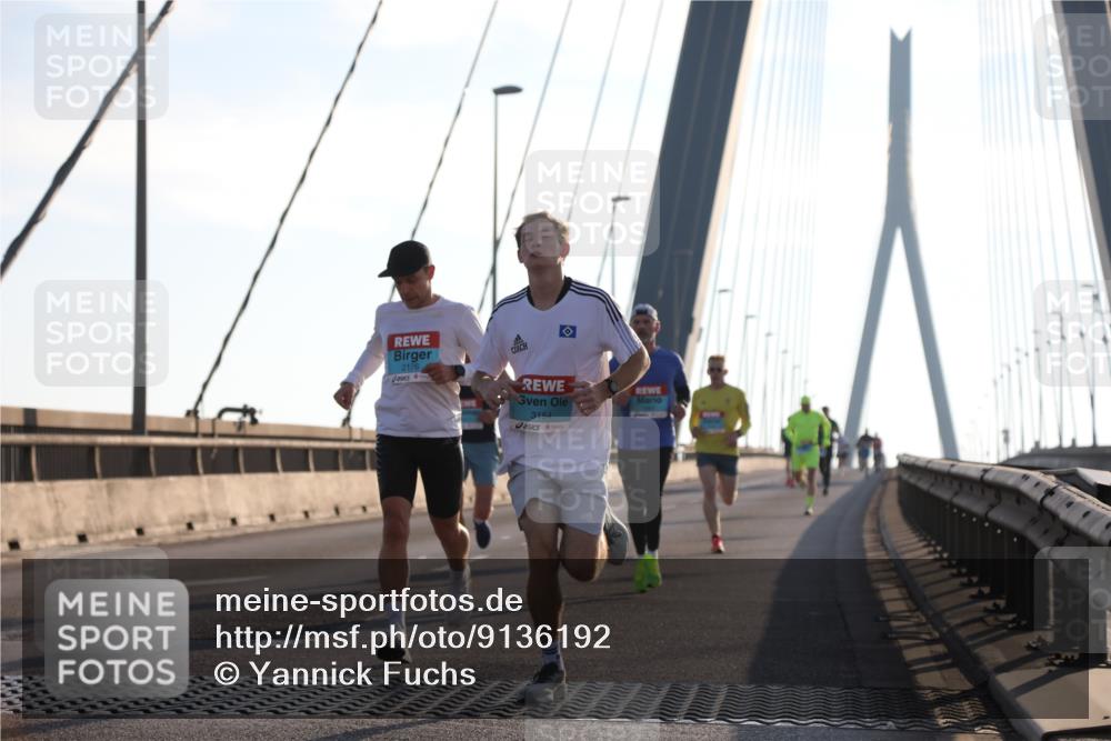 03.10.2025 - Köhlbrandbrückenlauf Yannick Fuchs http://msf.ph/oto/9136192 03.10.2025 08:20:01 Position 2 2176, 3154 meine-sportfotos.de