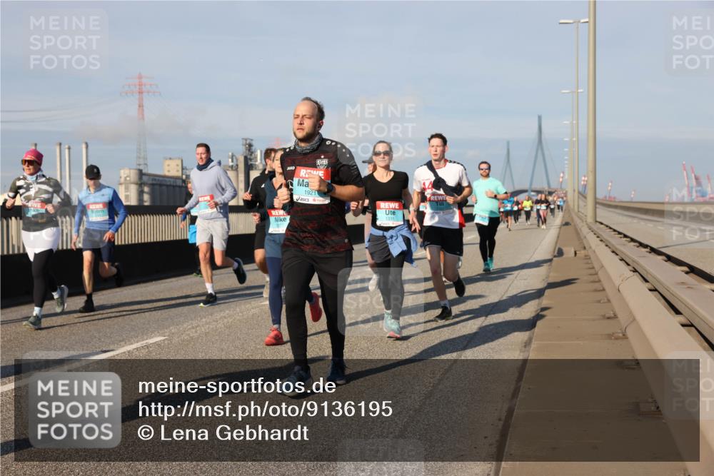 03.10.2025 - Köhlbrandbrückenlauf Lena Gebhardt http://msf.ph/oto/9136195 03.10.2025 09:54:06 Position 2 318, 1921, 1331, 9 meine-sportfotos.de