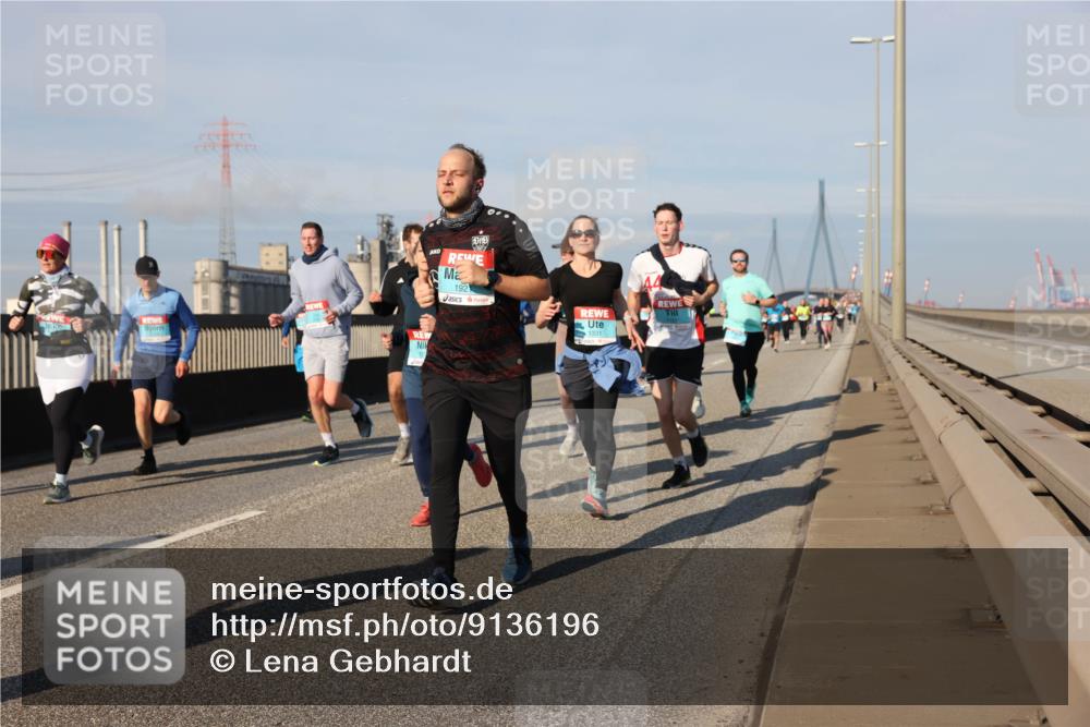 03.10.2025 - Köhlbrandbrückenlauf Lena Gebhardt http://msf.ph/oto/9136196 03.10.2025 09:54:06 Position 2 192, 1331 meine-sportfotos.de