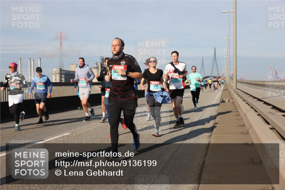 03.10.2025 - Köhlbrandbrückenlauf Lena Gebhardt http://msf.ph/oto/9136199 03.10.2025 09:54:06 Position 2 313, 192, 1331, 44, 1151 meine-sportfotos.de