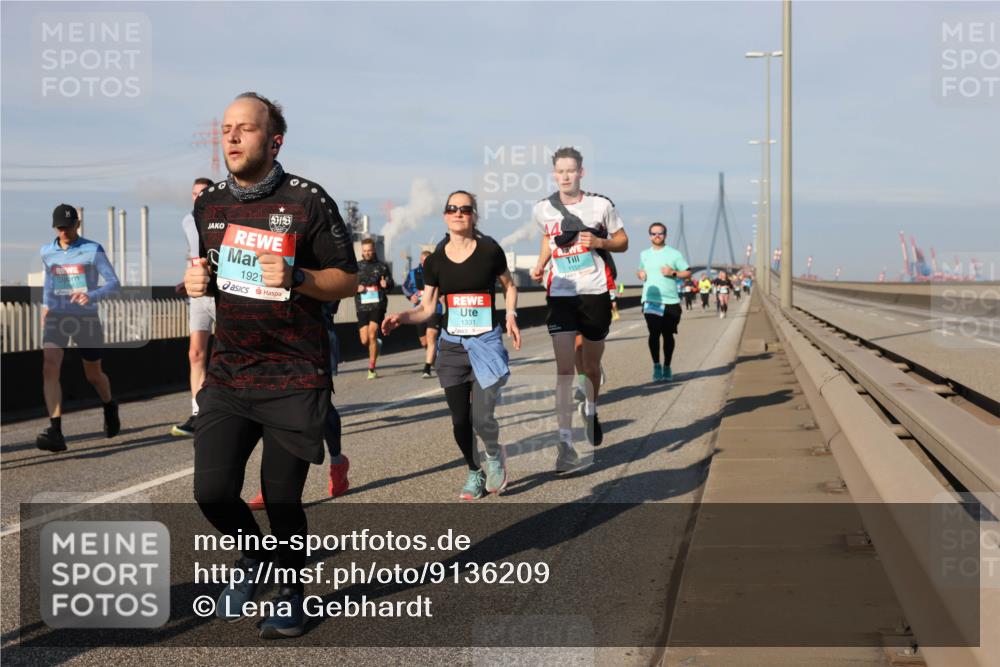 03.10.2025 - Köhlbrandbrückenlauf Lena Gebhardt http://msf.ph/oto/9136209 03.10.2025 09:54:06 Position 2 1921, 1331, 4, 1151 meine-sportfotos.de