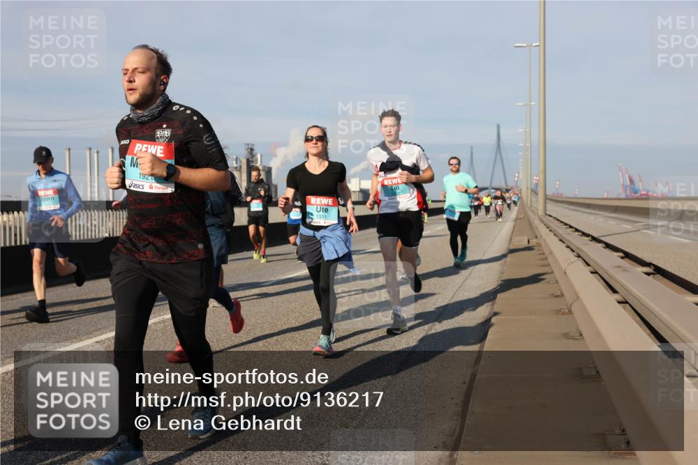 03.10.2025 - Köhlbrandbrückenlauf Lena Gebhardt http://msf.ph/oto/9136217 03.10.2025 09:54:06 Position 2 1921, 1331 meine-sportfotos.de