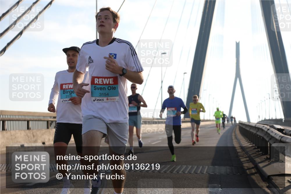 03.10.2025 - Köhlbrandbrückenlauf Yannick Fuchs http://msf.ph/oto/9136219 03.10.2025 08:20:02 Position 2 2176, 3154 meine-sportfotos.de