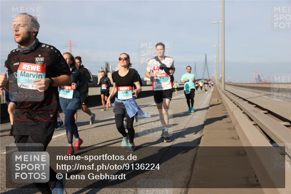 03.10.2025 - Köhlbrandbrückenlauf Lena Gebhardt http://msf.ph/oto/9136224 03.10.2025 09:54:07 Position 2 313, 1921, 1327, 151, 1331 meine-sportfotos.de