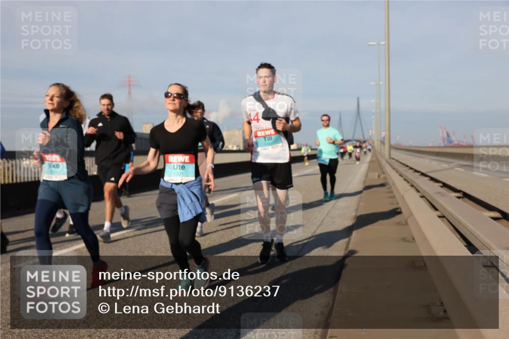03.10.2025 - Köhlbrandbrückenlauf Lena Gebhardt http://msf.ph/oto/9136237 03.10.2025 09:54:07 Position 2 1331, 4, 115 meine-sportfotos.de