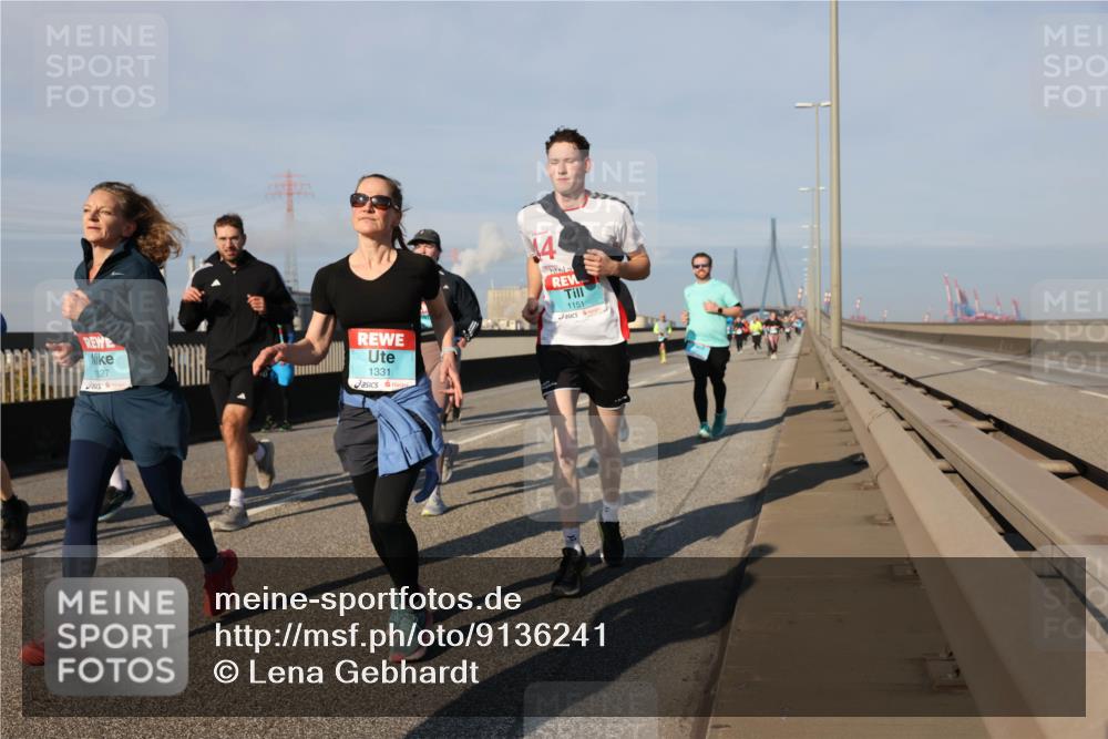 03.10.2025 - Köhlbrandbrückenlauf Lena Gebhardt http://msf.ph/oto/9136241 03.10.2025 09:54:07 Position 2 327, 1331, 4, 1151 meine-sportfotos.de