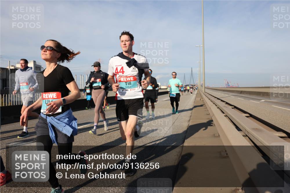 03.10.2025 - Köhlbrandbrückenlauf Lena Gebhardt http://msf.ph/oto/9136256 03.10.2025 09:54:08 Position 2 44, 1151 meine-sportfotos.de