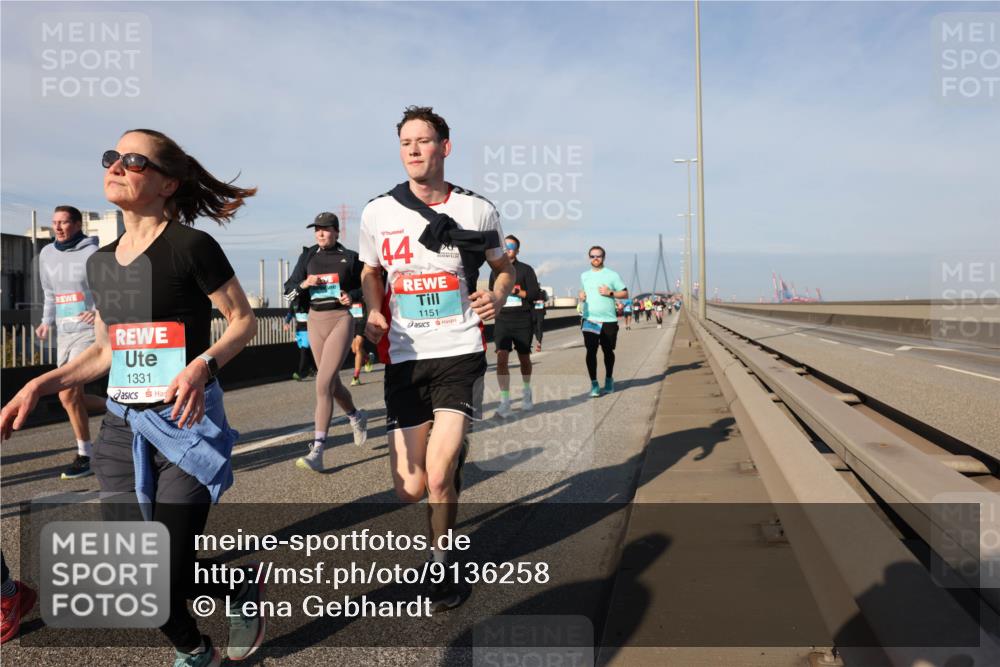 03.10.2025 - Köhlbrandbrückenlauf Lena Gebhardt http://msf.ph/oto/9136258 03.10.2025 09:54:08 Position 2 1331, 44, 1151 meine-sportfotos.de