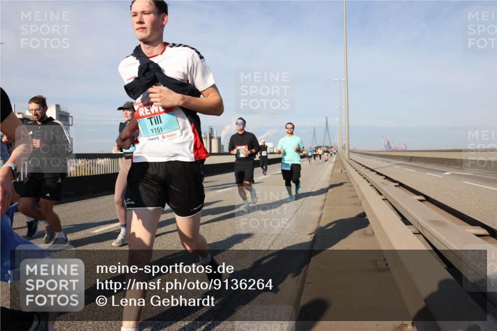03.10.2025 - Köhlbrandbrückenlauf Lena Gebhardt http://msf.ph/oto/9136264 03.10.2025 09:54:08 Position 2 1151 meine-sportfotos.de