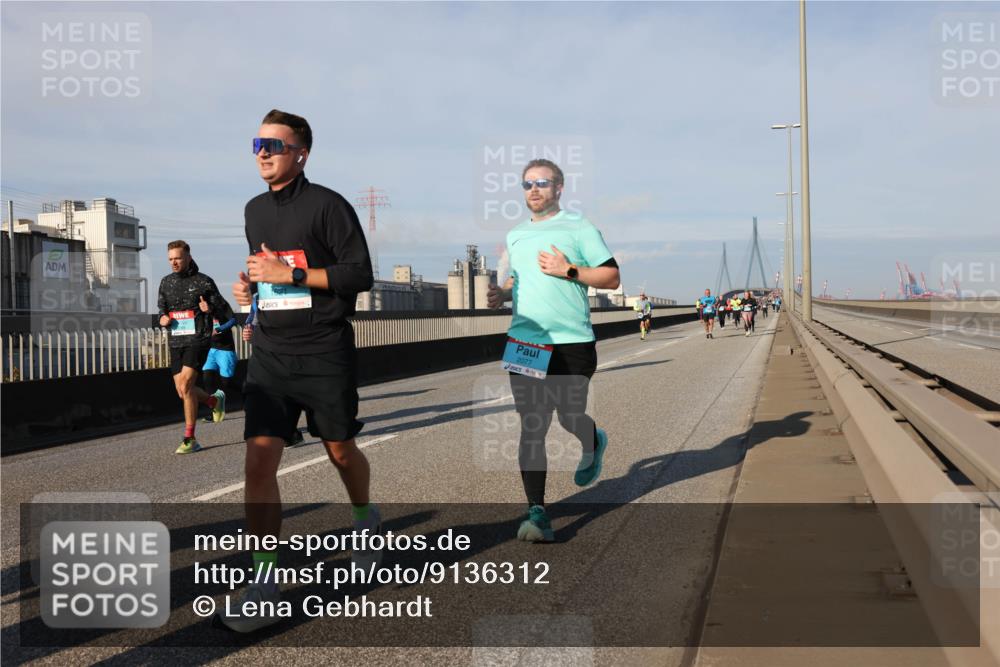 03.10.2025 - Köhlbrandbrückenlauf Lena Gebhardt http://msf.ph/oto/9136312 03.10.2025 09:54:09 Position 2 2077 meine-sportfotos.de