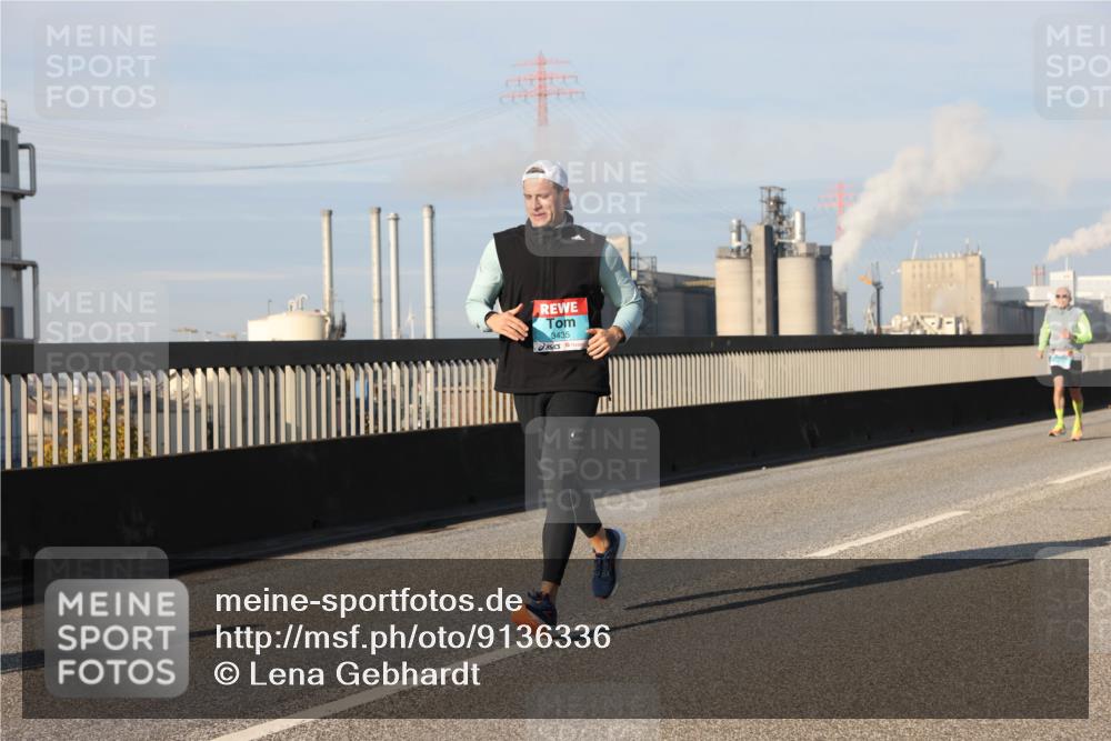 03.10.2025 - Köhlbrandbrückenlauf Lena Gebhardt http://msf.ph/oto/9136336 03.10.2025 09:54:12 Position 2 3435 meine-sportfotos.de