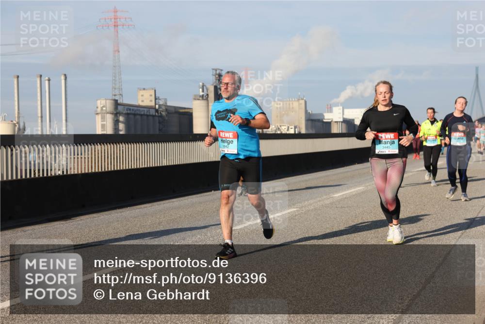 03.10.2025 - Köhlbrandbrückenlauf Lena Gebhardt http://msf.ph/oto/9136396 03.10.2025 09:54:17 Position 2 1642, 3445 meine-sportfotos.de