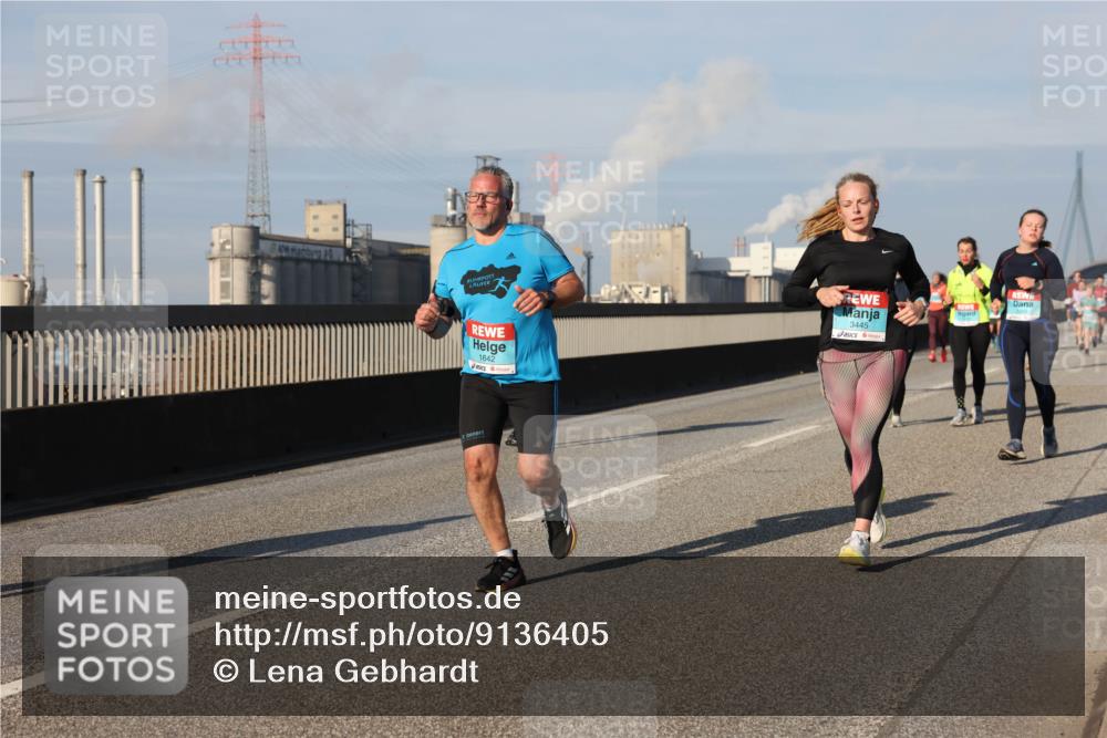 03.10.2025 - Köhlbrandbrückenlauf Lena Gebhardt http://msf.ph/oto/9136405 03.10.2025 09:54:17 Position 2 1642, 3445, 1654 meine-sportfotos.de