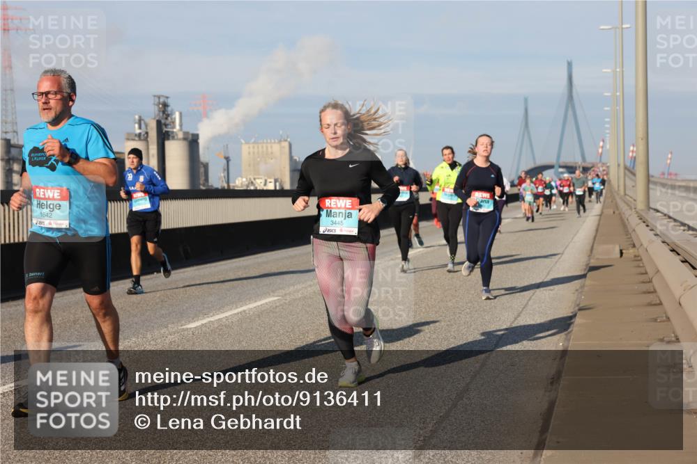 03.10.2025 - Köhlbrandbrückenlauf Lena Gebhardt http://msf.ph/oto/9136411 03.10.2025 09:54:18 Position 2 1642, 3445 meine-sportfotos.de