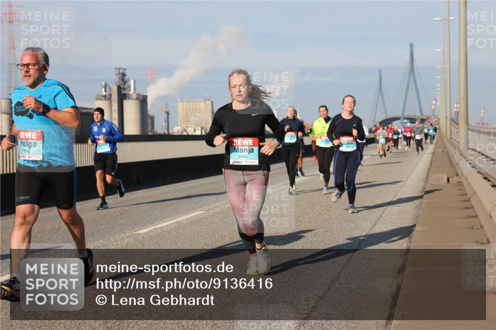 03.10.2025 - Köhlbrandbrückenlauf Lena Gebhardt http://msf.ph/oto/9136416 03.10.2025 09:54:18 Position 2 1642, 3445 meine-sportfotos.de