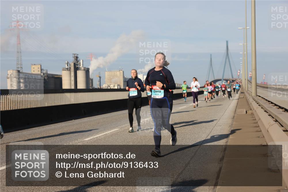 03.10.2025 - Köhlbrandbrückenlauf Lena Gebhardt http://msf.ph/oto/9136433 03.10.2025 09:54:19 Position 2 4, 1654 meine-sportfotos.de
