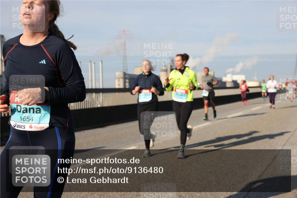 03.10.2025 - Köhlbrandbrückenlauf Lena Gebhardt http://msf.ph/oto/9136480 03.10.2025 09:54:21 Position 2 1654 meine-sportfotos.de