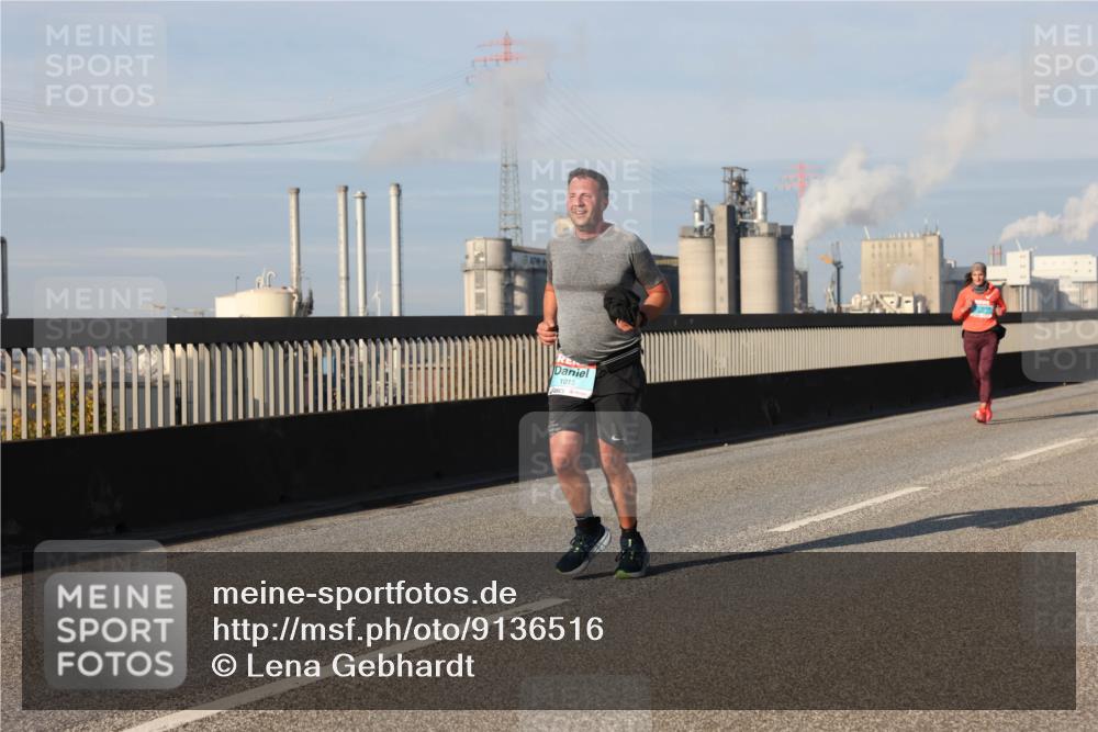 03.10.2025 - Köhlbrandbrückenlauf Lena Gebhardt http://msf.ph/oto/9136516 03.10.2025 09:54:23 Position 2 1015 meine-sportfotos.de