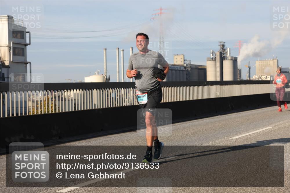 03.10.2025 - Köhlbrandbrückenlauf Lena Gebhardt http://msf.ph/oto/9136533 03.10.2025 09:54:24 Position 2 1015 meine-sportfotos.de