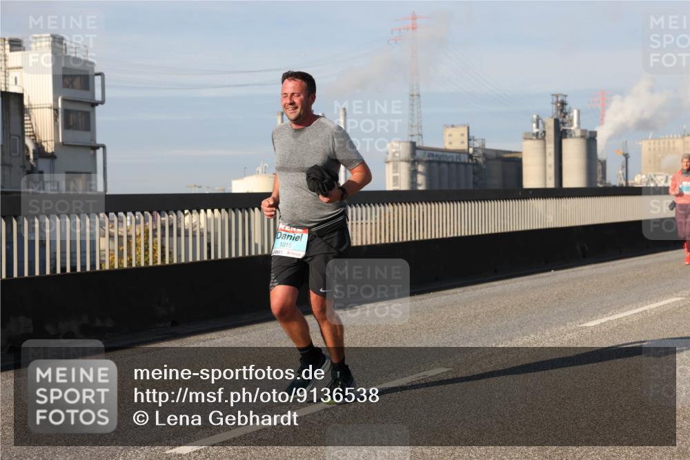03.10.2025 - Köhlbrandbrückenlauf Lena Gebhardt http://msf.ph/oto/9136538 03.10.2025 09:54:24 Position 2 1015 meine-sportfotos.de