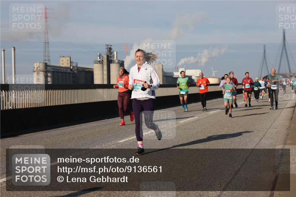 03.10.2025 - Köhlbrandbrückenlauf Lena Gebhardt http://msf.ph/oto/9136561 03.10.2025 09:54:26 Position 2 1387 meine-sportfotos.de