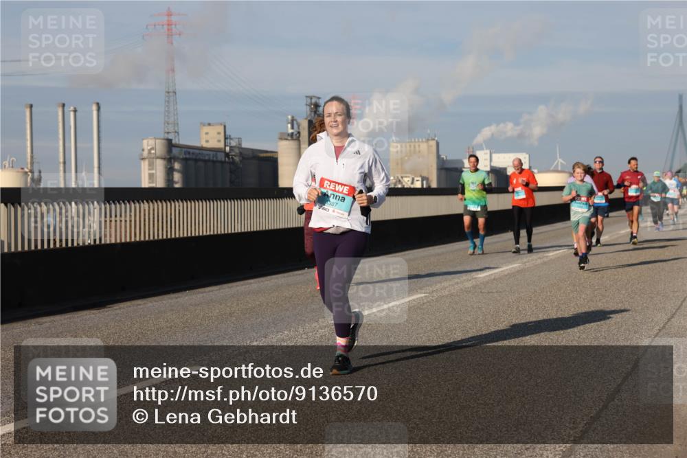 03.10.2025 - Köhlbrandbrückenlauf Lena Gebhardt http://msf.ph/oto/9136570 03.10.2025 09:54:26 Position 2 1387 meine-sportfotos.de