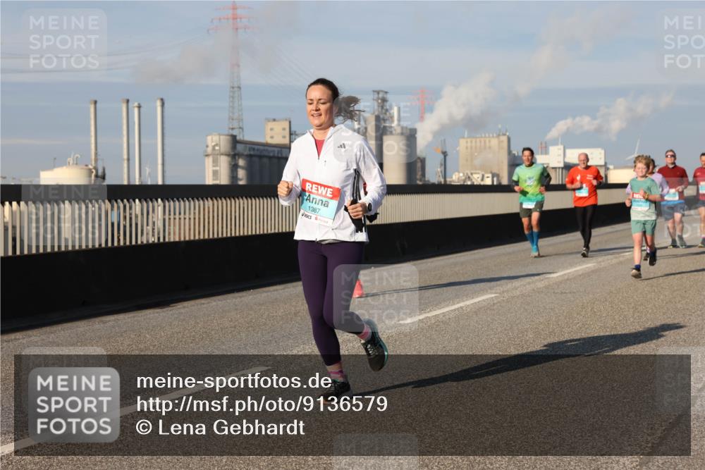03.10.2025 - Köhlbrandbrückenlauf Lena Gebhardt http://msf.ph/oto/9136579 03.10.2025 09:54:27 Position 2 1387 meine-sportfotos.de