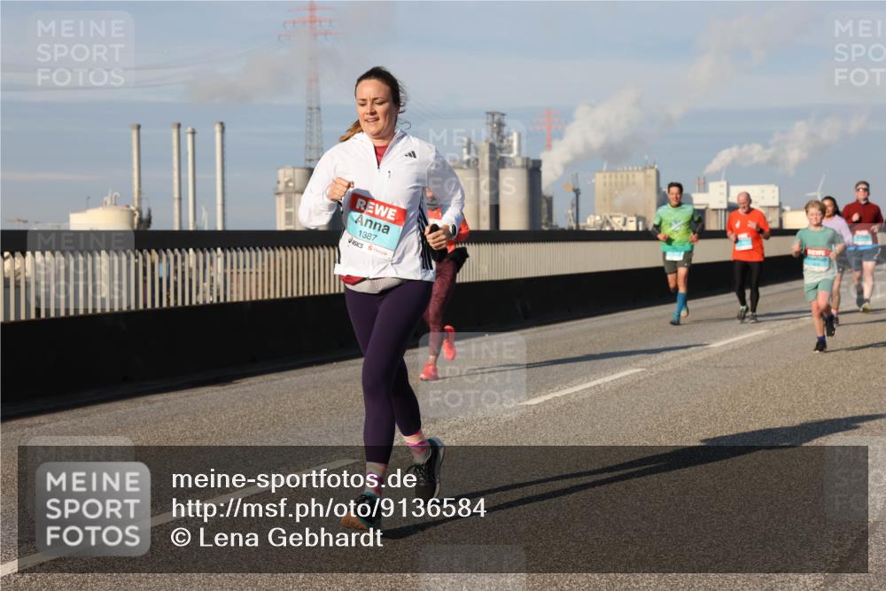 03.10.2025 - Köhlbrandbrückenlauf Lena Gebhardt http://msf.ph/oto/9136584 03.10.2025 09:54:27 Position 2 1387 meine-sportfotos.de