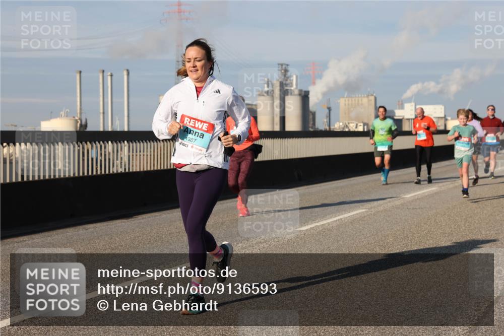 03.10.2025 - Köhlbrandbrückenlauf Lena Gebhardt http://msf.ph/oto/9136593 03.10.2025 09:54:27 Position 2 1387 meine-sportfotos.de