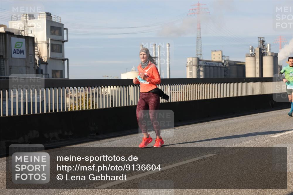 03.10.2025 - Köhlbrandbrückenlauf Lena Gebhardt http://msf.ph/oto/9136604 03.10.2025 09:54:28 Position 2  meine-sportfotos.de