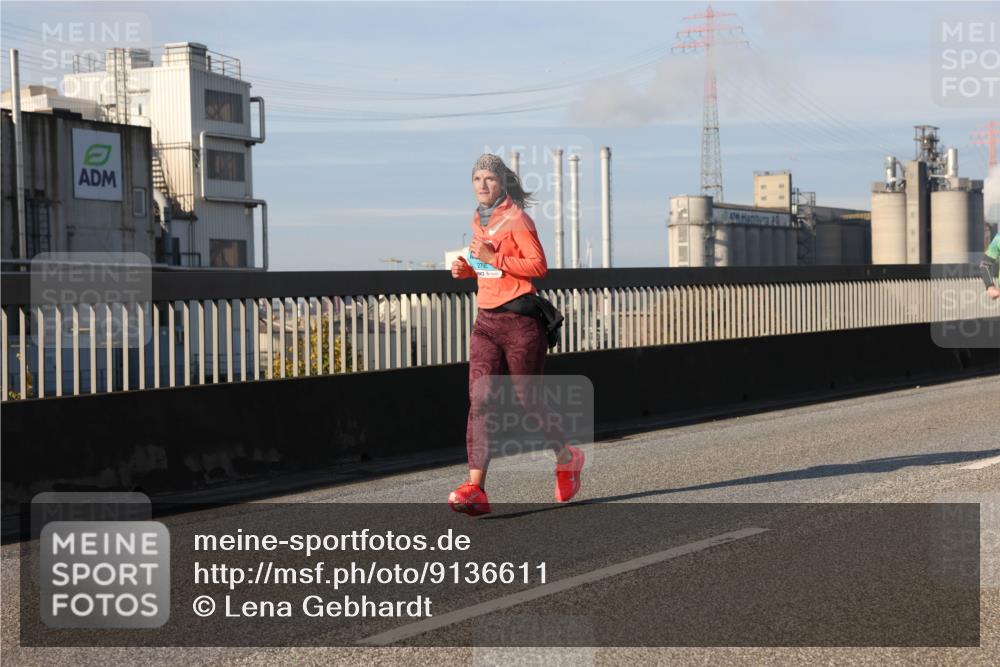03.10.2025 - Köhlbrandbrückenlauf Lena Gebhardt http://msf.ph/oto/9136611 03.10.2025 09:54:28 Position 2  meine-sportfotos.de