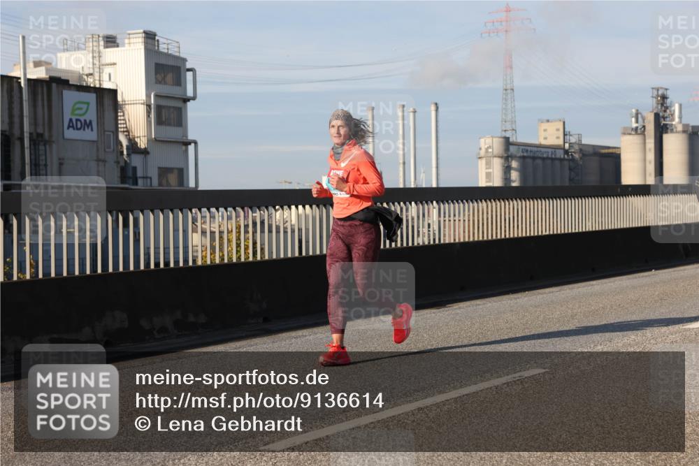03.10.2025 - Köhlbrandbrückenlauf Lena Gebhardt http://msf.ph/oto/9136614 03.10.2025 09:54:28 Position 2  meine-sportfotos.de