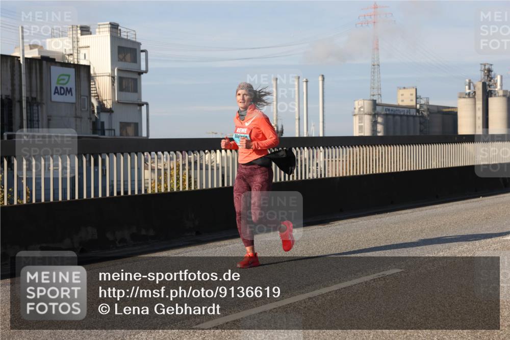 03.10.2025 - Köhlbrandbrückenlauf Lena Gebhardt http://msf.ph/oto/9136619 03.10.2025 09:54:29 Position 2  meine-sportfotos.de