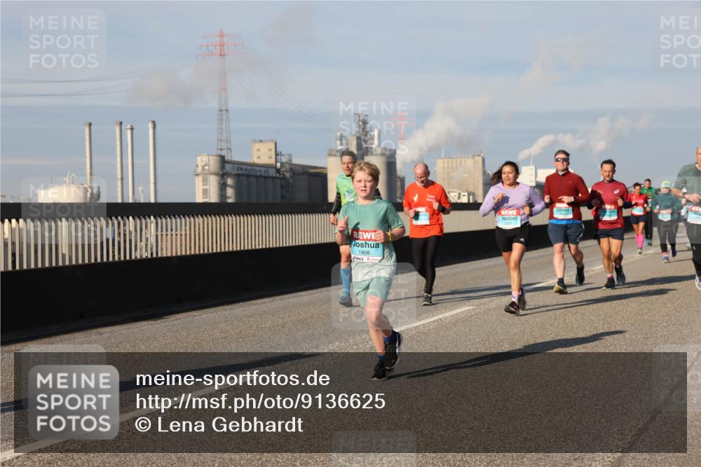 03.10.2025 - Köhlbrandbrückenlauf Lena Gebhardt http://msf.ph/oto/9136625 03.10.2025 09:54:29 Position 2 1806, 1521 meine-sportfotos.de