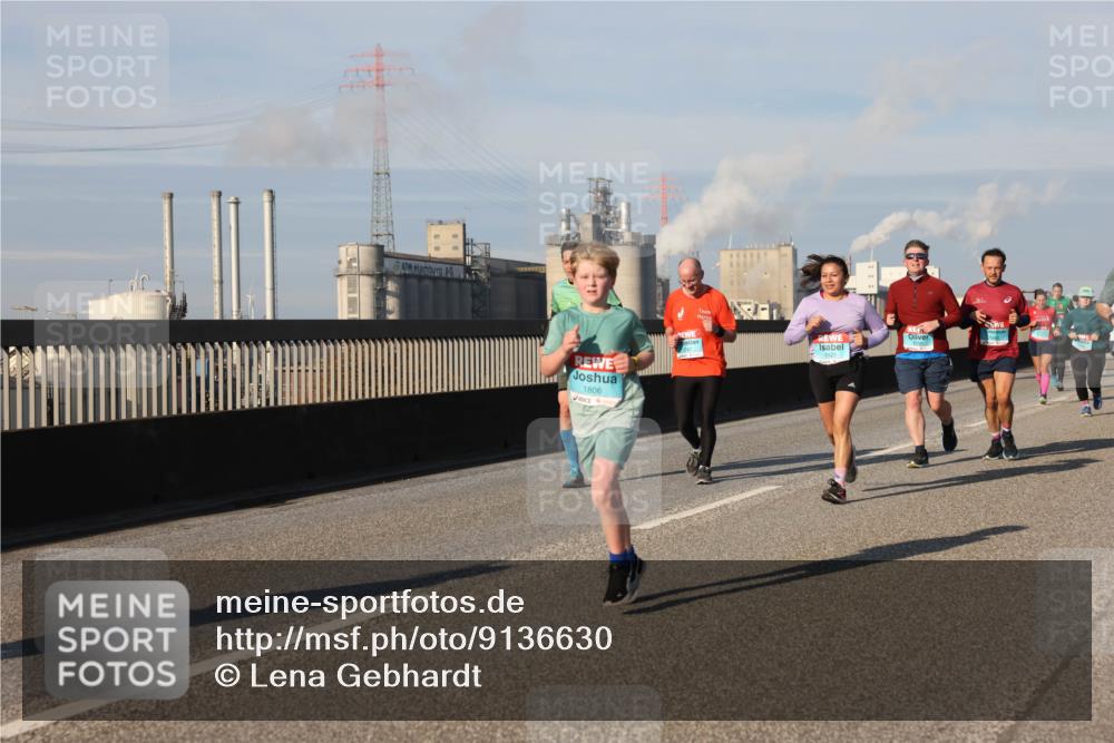 03.10.2025 - Köhlbrandbrückenlauf Lena Gebhardt http://msf.ph/oto/9136630 03.10.2025 09:54:30 Position 2 1806 meine-sportfotos.de