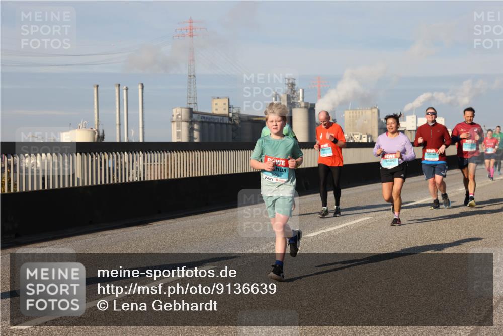 03.10.2025 - Köhlbrandbrückenlauf Lena Gebhardt http://msf.ph/oto/9136639 03.10.2025 09:54:30 Position 2 1806 meine-sportfotos.de