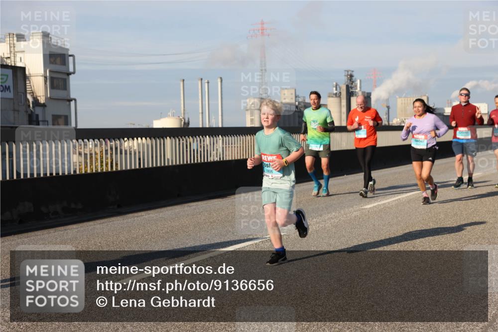 03.10.2025 - Köhlbrandbrückenlauf Lena Gebhardt http://msf.ph/oto/9136656 03.10.2025 09:54:30 Position 2 1806 meine-sportfotos.de