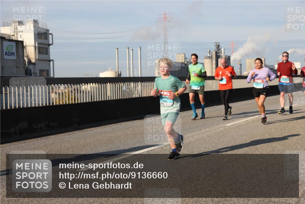 03.10.2025 - Köhlbrandbrückenlauf Lena Gebhardt http://msf.ph/oto/9136660 03.10.2025 09:54:30 Position 2 1806 meine-sportfotos.de