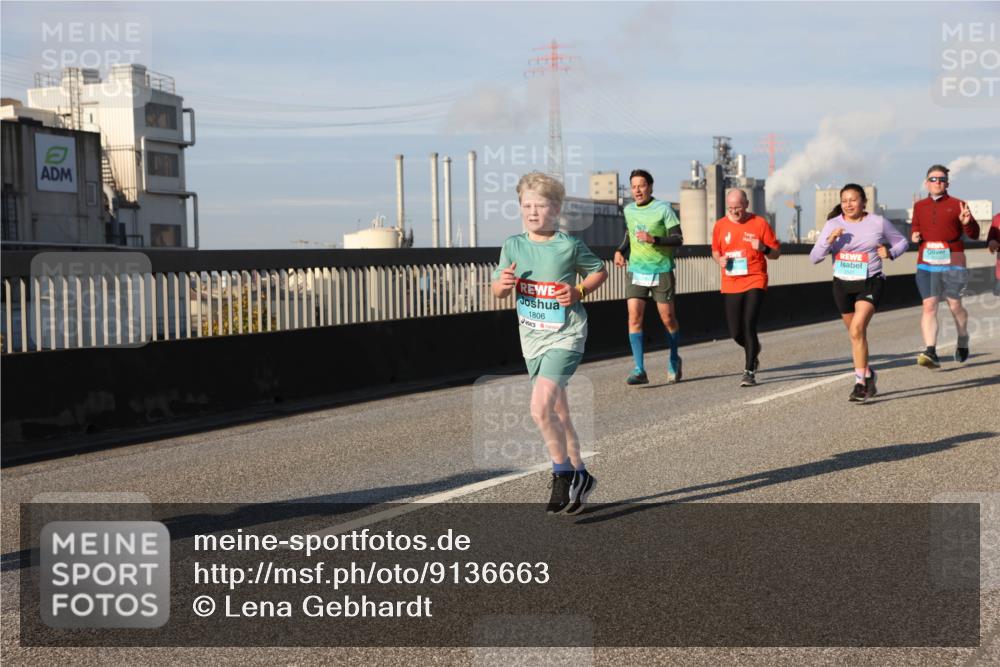 03.10.2025 - Köhlbrandbrückenlauf Lena Gebhardt http://msf.ph/oto/9136663 03.10.2025 09:54:30 Position 2 1806 meine-sportfotos.de