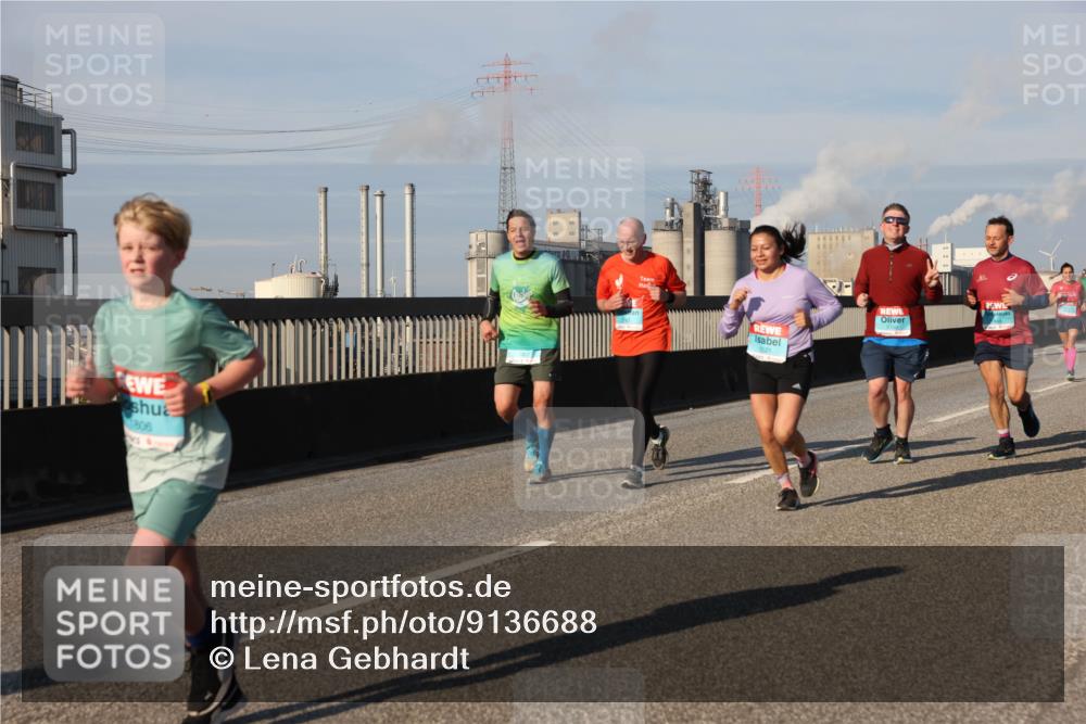 03.10.2025 - Köhlbrandbrückenlauf Lena Gebhardt http://msf.ph/oto/9136688 03.10.2025 09:54:31 Position 2 806, 1114111 meine-sportfotos.de