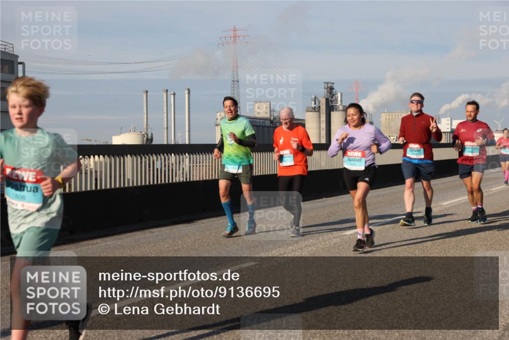 03.10.2025 - Köhlbrandbrückenlauf Lena Gebhardt http://msf.ph/oto/9136695 03.10.2025 09:54:31 Position 2 1806 meine-sportfotos.de