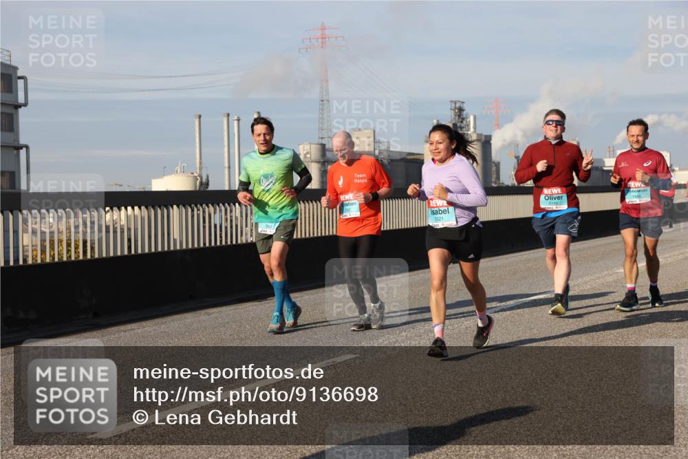 03.10.2025 - Köhlbrandbrückenlauf Lena Gebhardt http://msf.ph/oto/9136698 03.10.2025 09:54:31 Position 2 1362, 147, 1945, 1521 meine-sportfotos.de