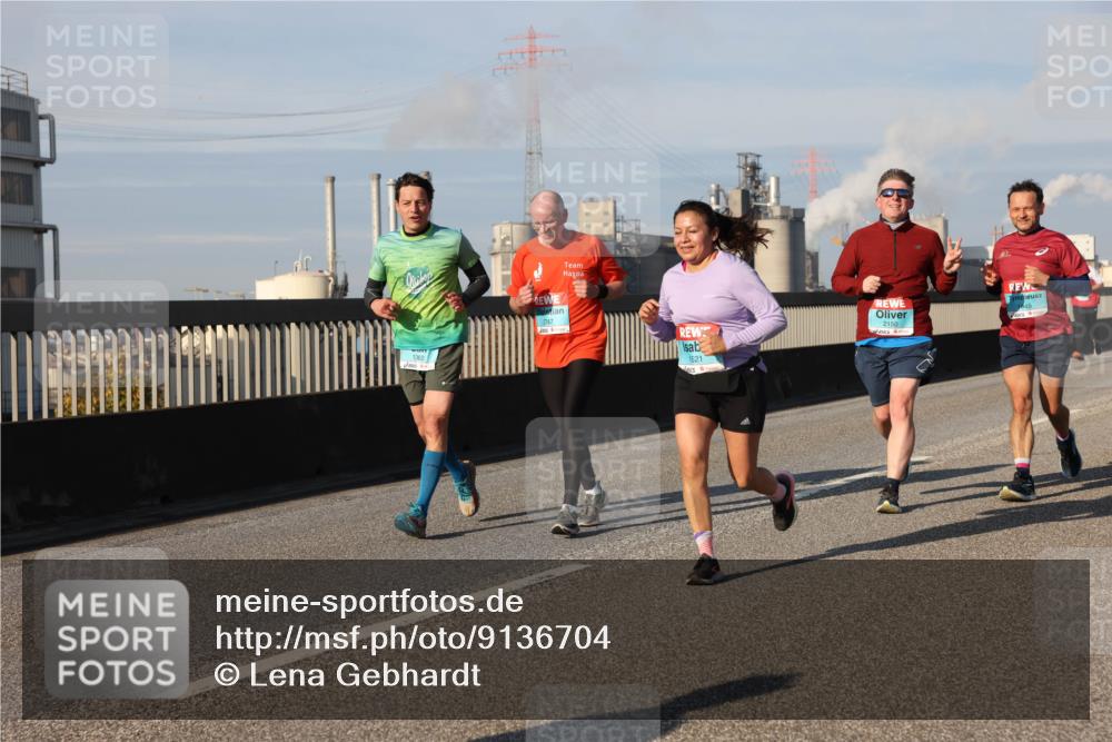 03.10.2025 - Köhlbrandbrückenlauf Lena Gebhardt http://msf.ph/oto/9136704 03.10.2025 09:54:31 Position 2 1362, 2747, 1521, 2150 meine-sportfotos.de