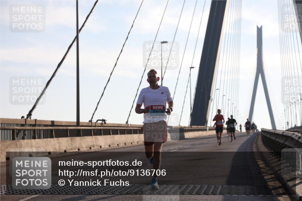 03.10.2025 - Köhlbrandbrückenlauf Yannick Fuchs http://msf.ph/oto/9136706 03.10.2025 08:20:30 Position 2 3086 meine-sportfotos.de