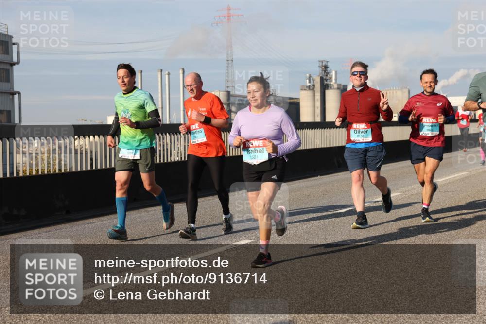 03.10.2025 - Köhlbrandbrückenlauf Lena Gebhardt http://msf.ph/oto/9136714 03.10.2025 09:54:32 Position 2 1362, 247, 1521, 2150, 194 meine-sportfotos.de