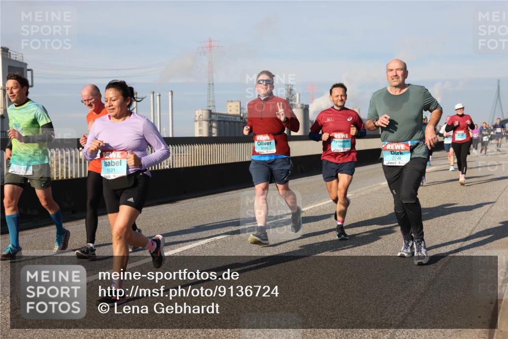 03.10.2025 - Köhlbrandbrückenlauf Lena Gebhardt http://msf.ph/oto/9136724 03.10.2025 09:54:32 Position 2 1362, 1521, 2150, 1945, 2799 meine-sportfotos.de