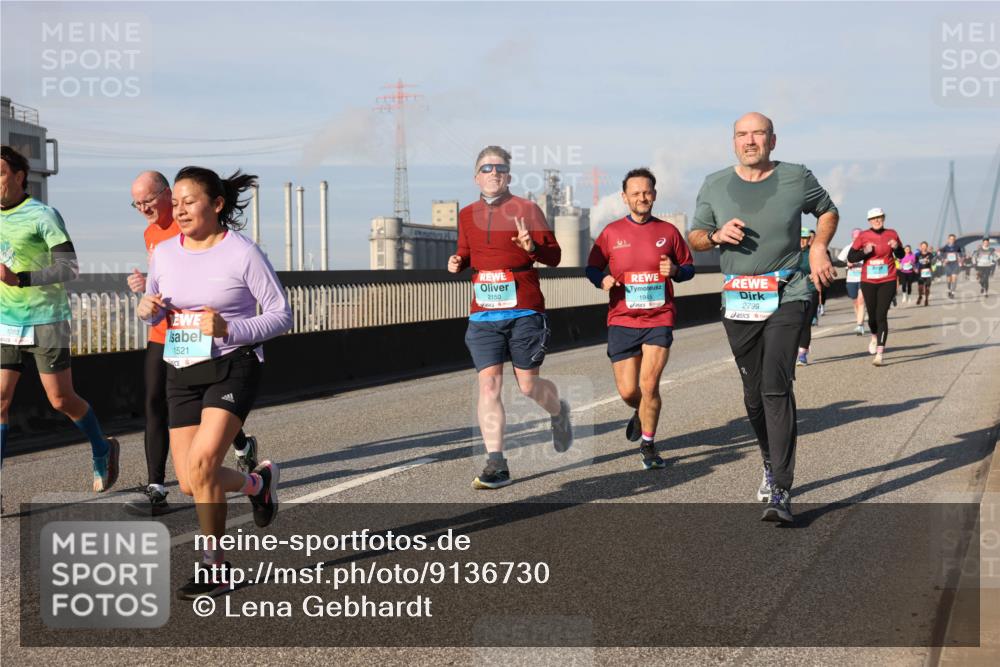 03.10.2025 - Köhlbrandbrückenlauf Lena Gebhardt http://msf.ph/oto/9136730 03.10.2025 09:54:32 Position 2 1521, 2150, 1945, 2799 meine-sportfotos.de